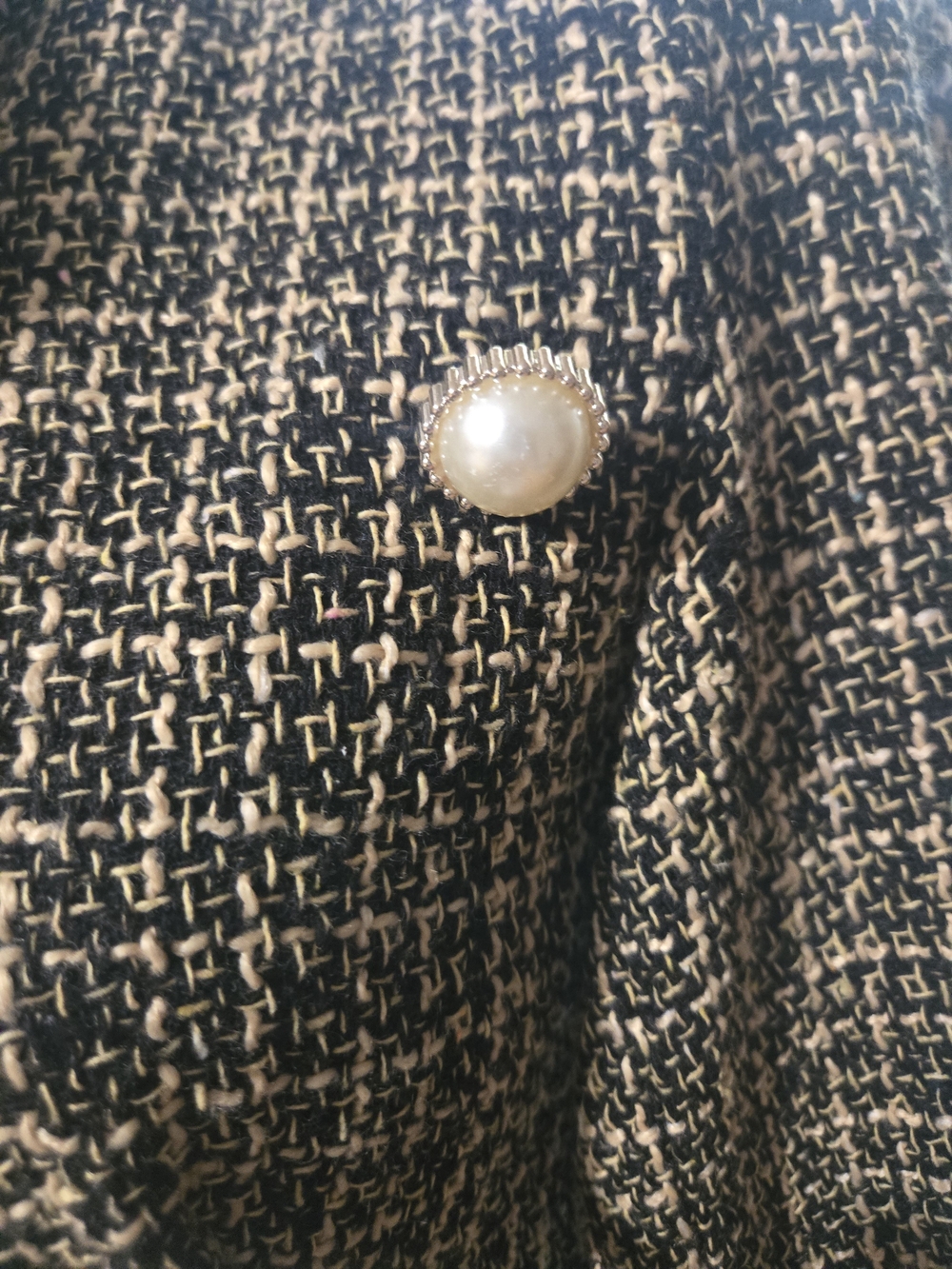 Boucle Checkered Frayed Blazer with Pearl Buttons - Black, Cream and Brown Sz 4 - Picture 6 of 9